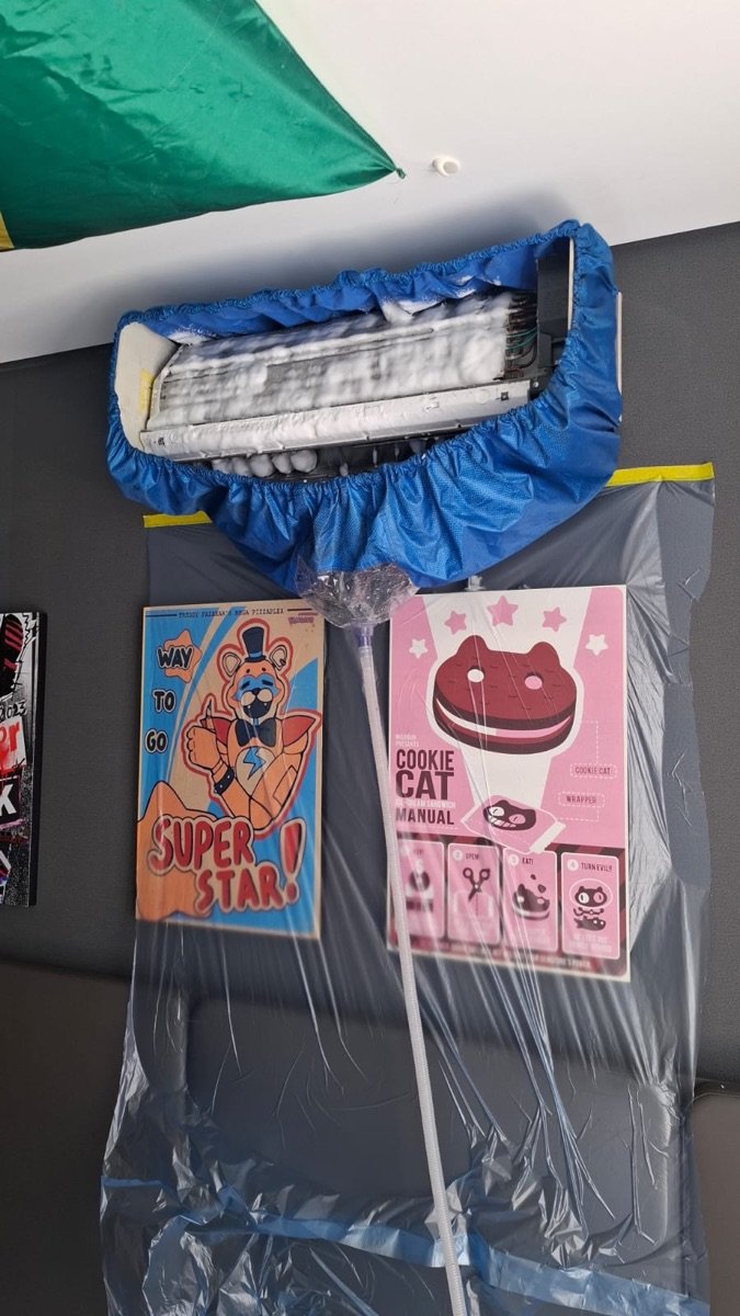 Higienização de ar-condicionado em quarto infantil